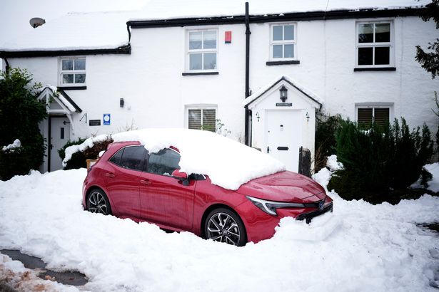 英国降雪：随着英国气温骤降至冰点，英国将被每小时2厘米的降雪所席卷