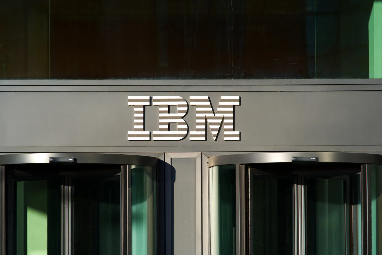 IBM股票：分析第三季度强劲的软件增长与暂时的咨询疲软